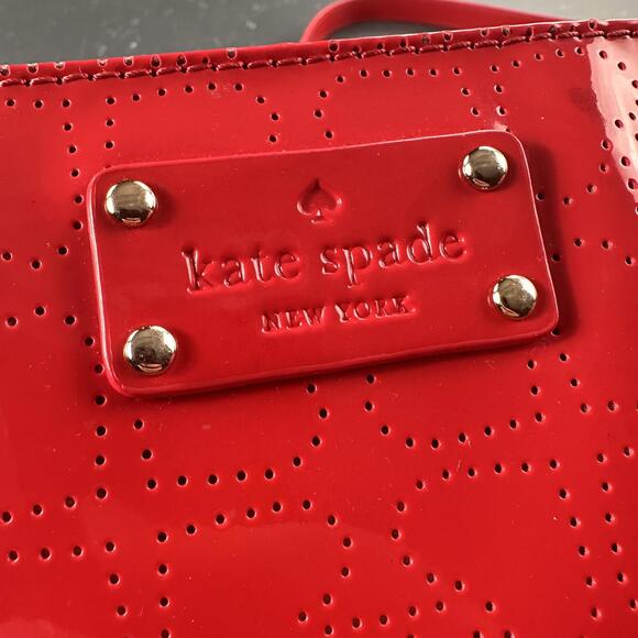 Kate Spade Darby Metro Slim Swing Crossbody Bag Perforated Heart EUC Clean Nice - Picture 2 of 12